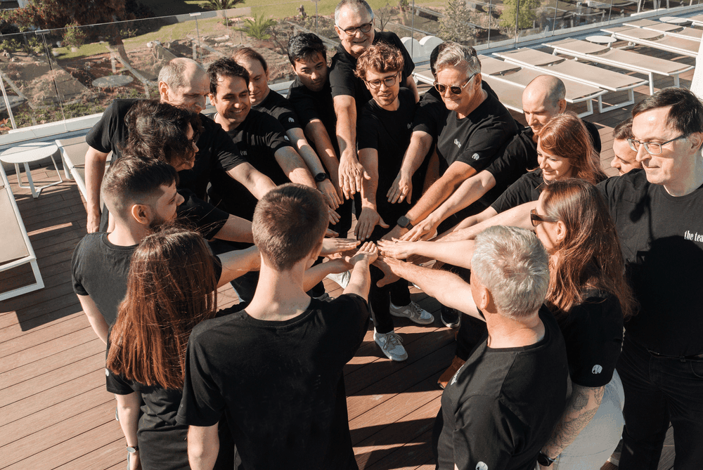 Team hinter entiendoo